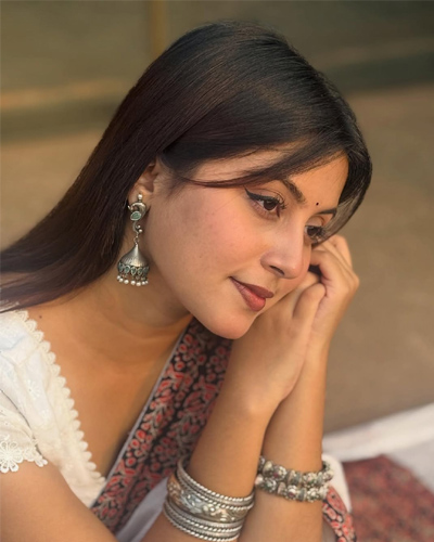 Khushi Indian Escorts in Indore posing gracefully in traditional attire