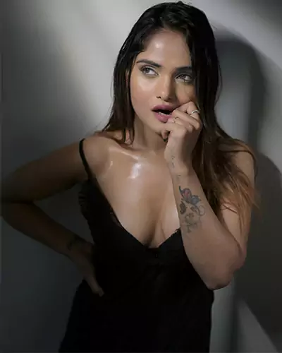 Suhana Sexy Female Escorts